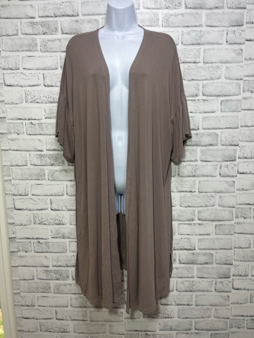 Easel Brown Short Ruffle Sleeve 17” Side Slits Open Front Stretch Cardigan 1X